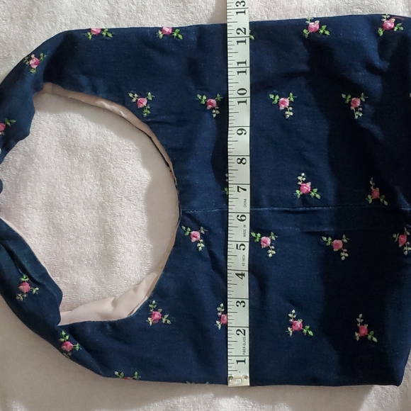 70s Dark Blue Denim Tote w/Embroidered Pink Flowers-Pink Fabric Liner-Velcro-EC - Picture 5 of 13